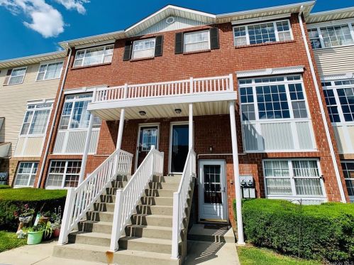 110 Beacon Ln, Bronx, NY 10473-2457