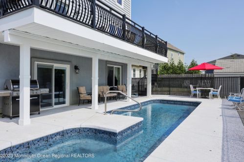 8 Benton Ave, Leonardo NJ  07737-1403 exterior