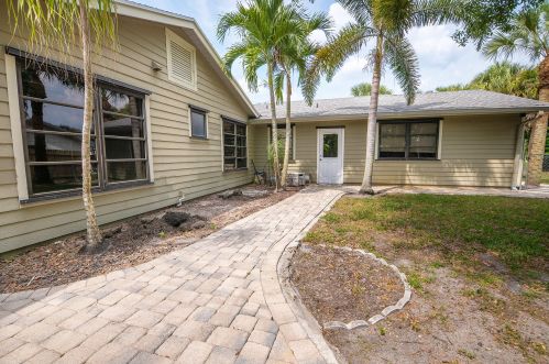 3918 Sailfish Dr, Palm City, FL 34990-3822