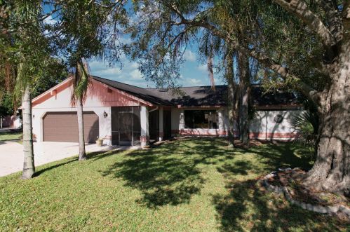 297 Twig Ave, Fort Pierce, FL 34983-3138