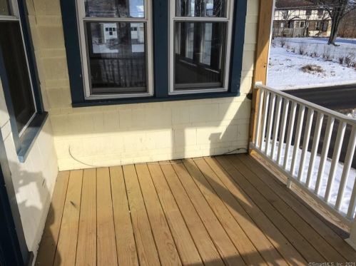 203 Ledgeside Ave, Waterbury, CT 06708-2709