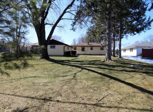 641 James Ct, West Bend, WI 53095-4250