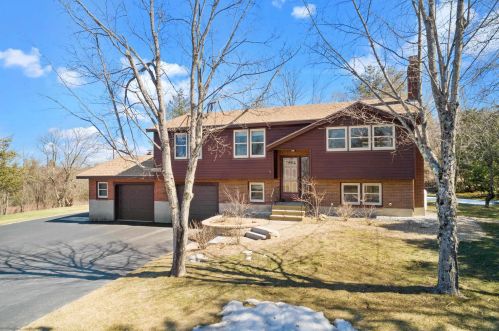 5 Roy St, Raymond, NH 03077-1245