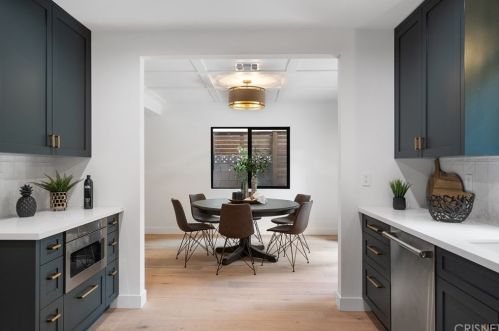 4070 Bakman Ave, North Hollywood CA  91602-3302 exterior