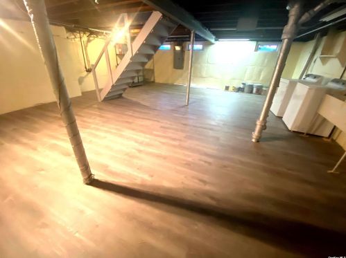 258 Steamboat Rd, Great Neck NY  11024-1634 exterior