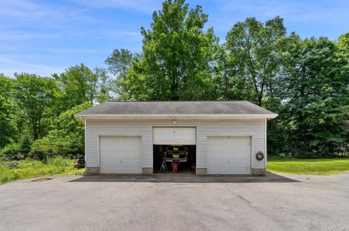 30 Morningside Dr, New Hamburg, NY 12590-6567