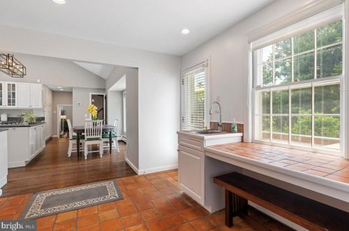 213 Constitution Dr, Princeton NJ  08540-6711 exterior