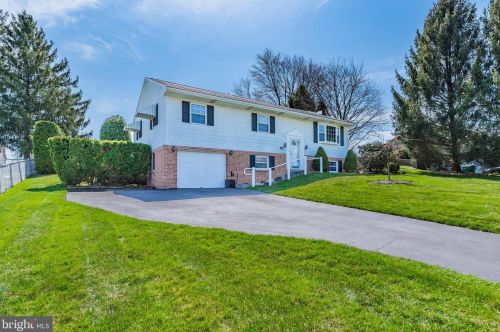 7939 Rider Ln, Hummelstown, PA 17036-9416