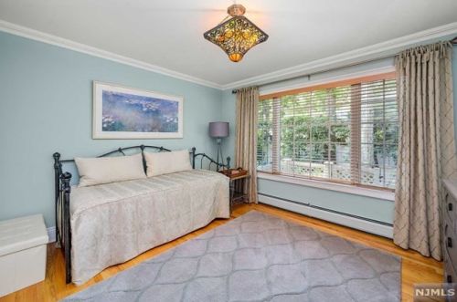 30 Oak Dr, Upper Saddle River NJ  07458-2132 exterior