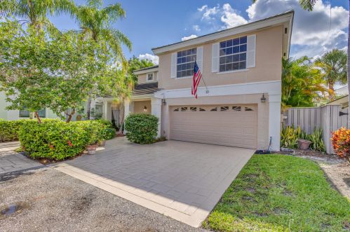 10 Commodore Pl, West Palm Beach, FL 33418-7195