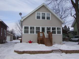 1108 Bay Shore Dr, Oshkosh, WI 54901-5408
