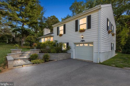 27 Longcourse Ln, Paoli, PA 19301-1525