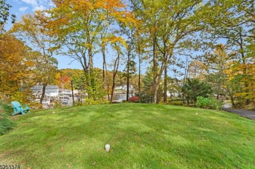 4 Muchivo Trl, Andover, NJ 07821-3020
