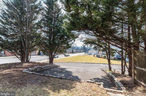 821 Vine St, Pottstown, PA 19464-6240