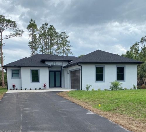 163 14th St, Naples, FL 34120-3685