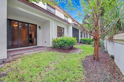 7797 Bristol Cir, Naples FL  34120-0702 exterior