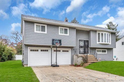 424 Holly Ave, Hempstead, NY 11552-5211