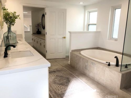 320 Rossmore Dr, Oxnard CA  93035-4465 exterior