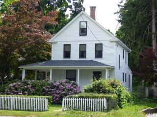 315 Pine Creek Rd, Fairfield, CT 06824-4923
