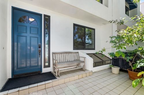 7371 Seabluff Dr, Huntington Beach, CA 92648-6431