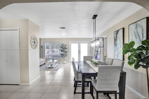 7215 15th Ave, Hialeah FL  33014-3805 exterior