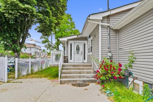 308 Stephens Ave, Bronx, NY 10473-2208