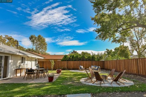 137 Cynthia Dr, Concord CA  94523-2901 exterior