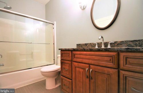 5 Middleton Dr, Trenton NJ exterior