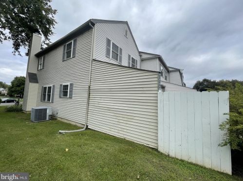 842 Woodcrest Turn, Dover DE  19904-2412 exterior