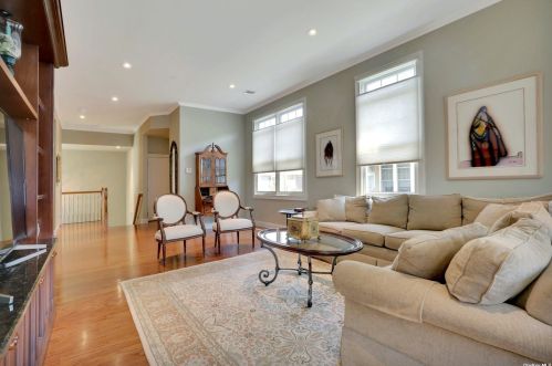 260 Roosevelt Way, Westbury, NY 11590-6699