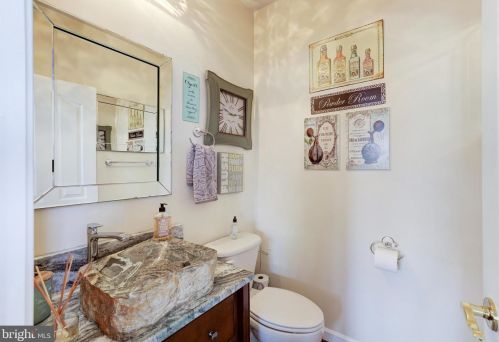 19376 Ml Dm Pl, Leesburg VA 20176-1637 exterior