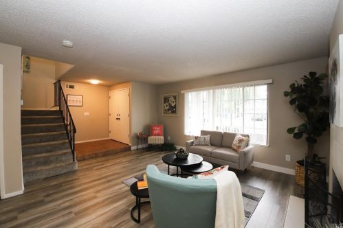 118 Oakmeade Ct, Vacaville CA exterior