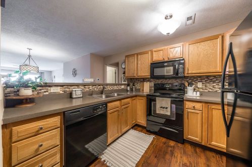 2319 Rolling Hills Dr, Covington, KY 41017-5136