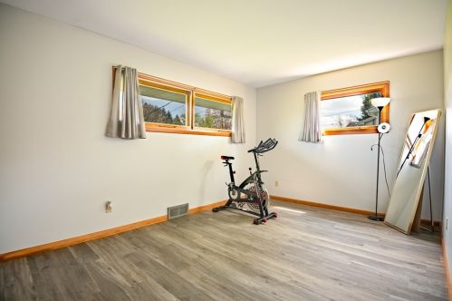 12 Redwood Dr, Greenville PA  16125-1130 exterior