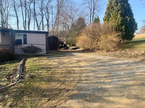110 Tiger Rd, Evans City, PA 16033-4530