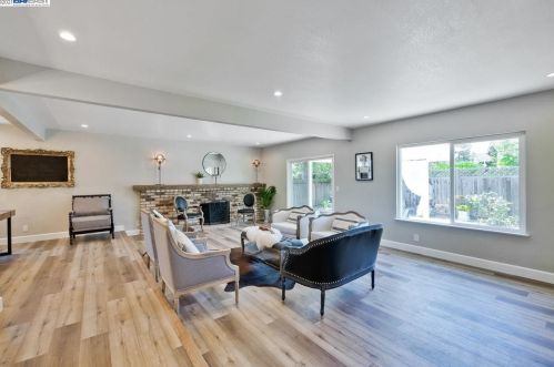 6570 Inglewood Dr, Pleasanton CA  94588-3825 exterior