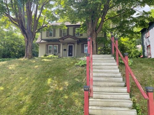 694 Chestnut St, Meadville PA  16335-2304 exterior