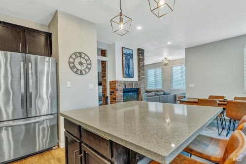 667 Poppy Cir, Vacaville CA  95687-7252 exterior