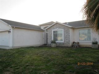 6293 Babigian Ave, Fresno, CA 93722-7912