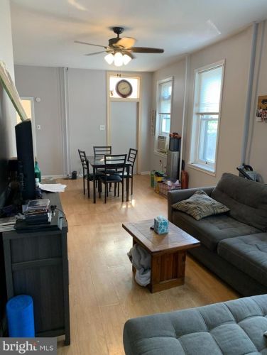 74 Evans St, Pottstown PA 19464-5547 exterior