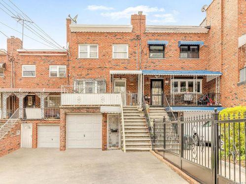 1315 233rd St, Bronx, NY 10466-3313