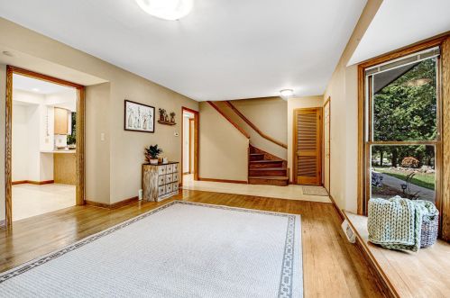 9019 Poplar Dr, Thiensville WI  53097-3156 exterior