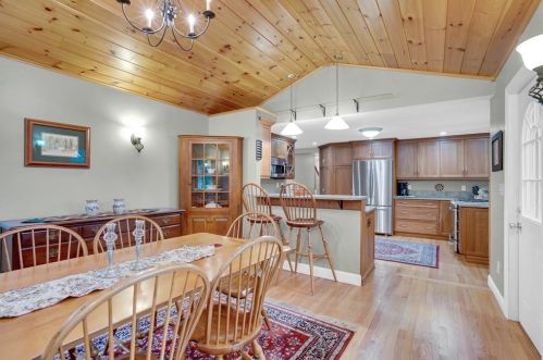 15 Danbury Cir, Amherst NH  03031-2016 exterior