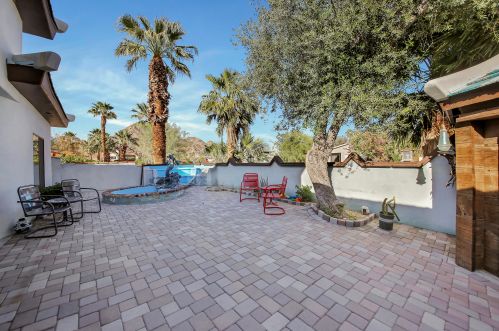 51705 Avenida Madero, La Quinta CA  92253-3114 exterior