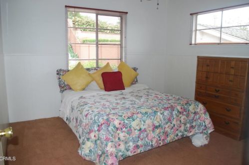 5042 Carolyn Way, Glendale CA 91214-1061 exterior