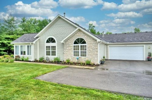 5077 Crescent Ridge Dr, Englewood, OH 45315-9618