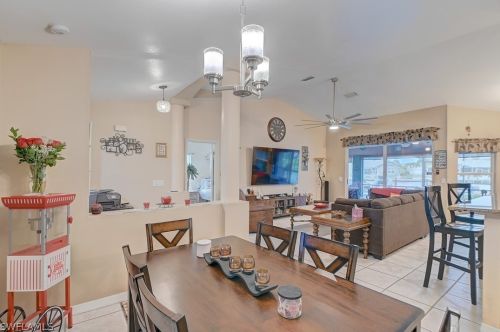 1005 1 Pl, Cape Coral FL  33993-1143 exterior