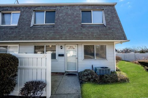 19 Storm Dr, Holtsville, NY 11742-1905