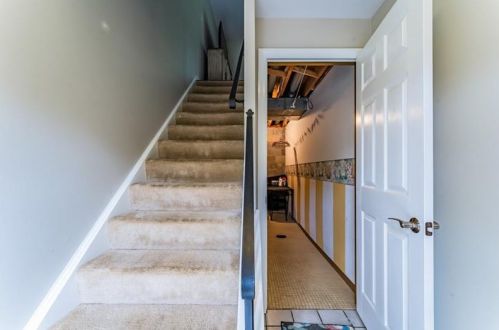 31 Hennig Dr, Pittsburgh, PA 15236-1500