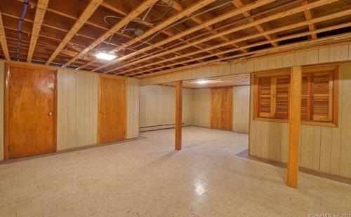 32 Maple View Dr, Waterbury CT  06716-1643 exterior